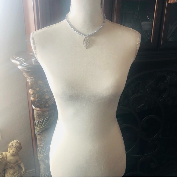 Handcrafted repurpose abalone shell botanical pendant Czech glass Pearl necklace - Picture 6 of 11